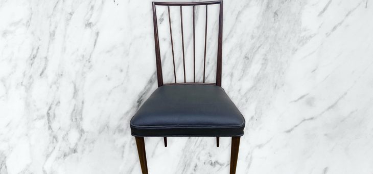 Conjunto com Seis Cadeiras.